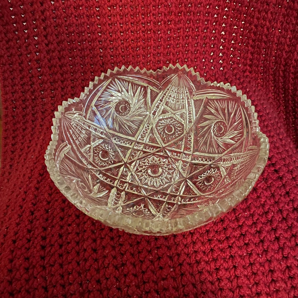 Vintage Crystal Bowl with Ridge details - Picture 3 of 5